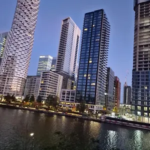 Apartment Canary Wharf View, London